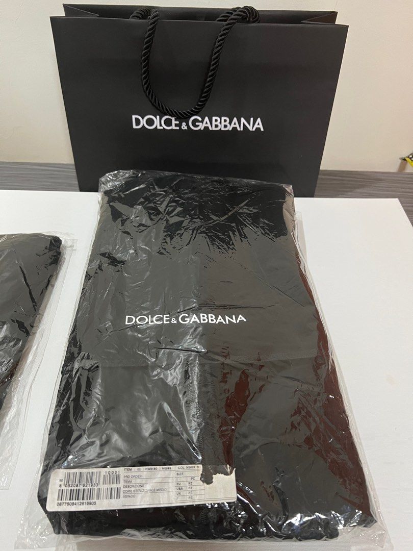 Dolce and Gabbana Black Garment Bag. Original. (Category: Luxury Apparel) located in Angeles City. Submitted by parisianboxes (Listing ID 1249497521, Image 1). Description: L66xW6xH158cm Brand New - Original Dress/Suit protector/cover Paris - France issue.