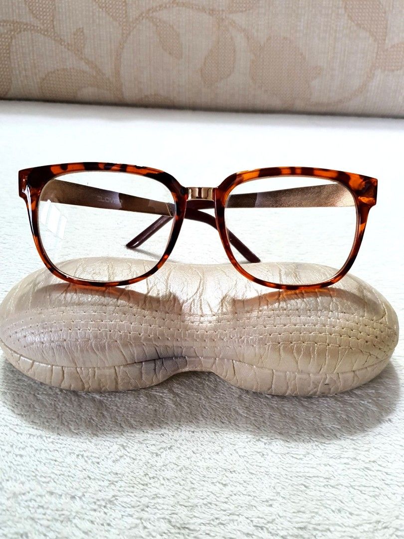 Classy spectacle shop frames