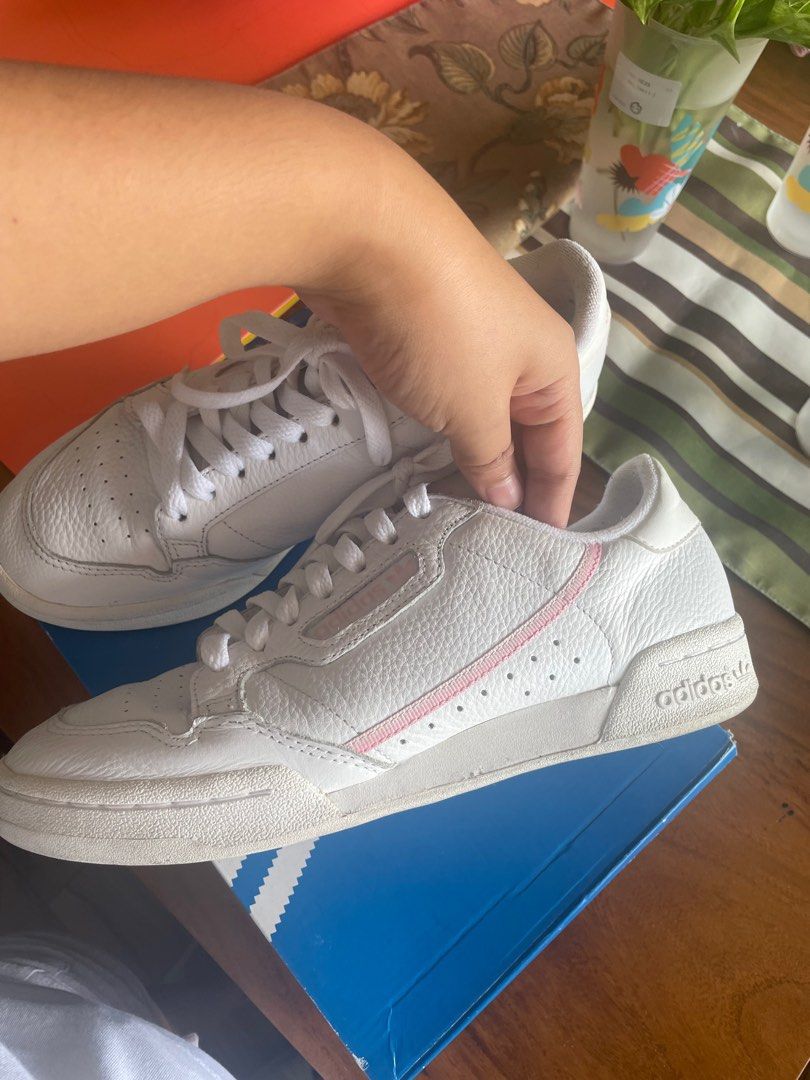 Adidas 8 continental best sale on feet