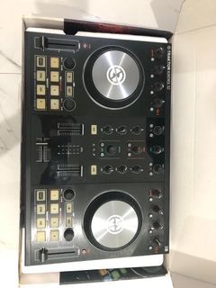 Alat DJ TRAKTOR KONTROL S2