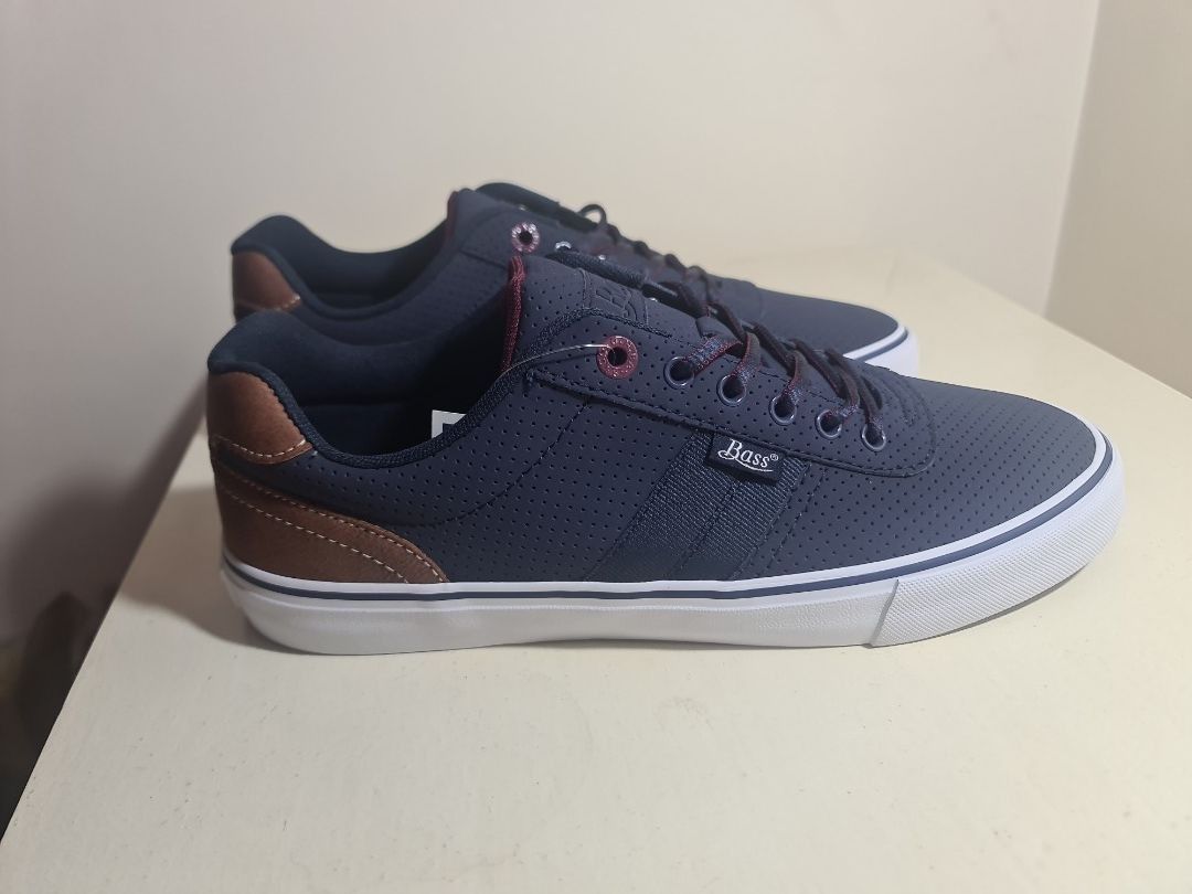 bass walking shoes