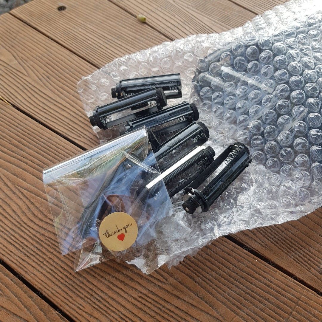 Battery socket for lightstick/fanlight, Computers & Tech, Parts