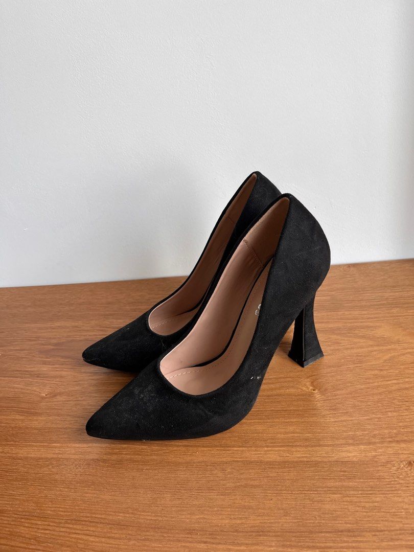 Wide black new arrivals pumps
