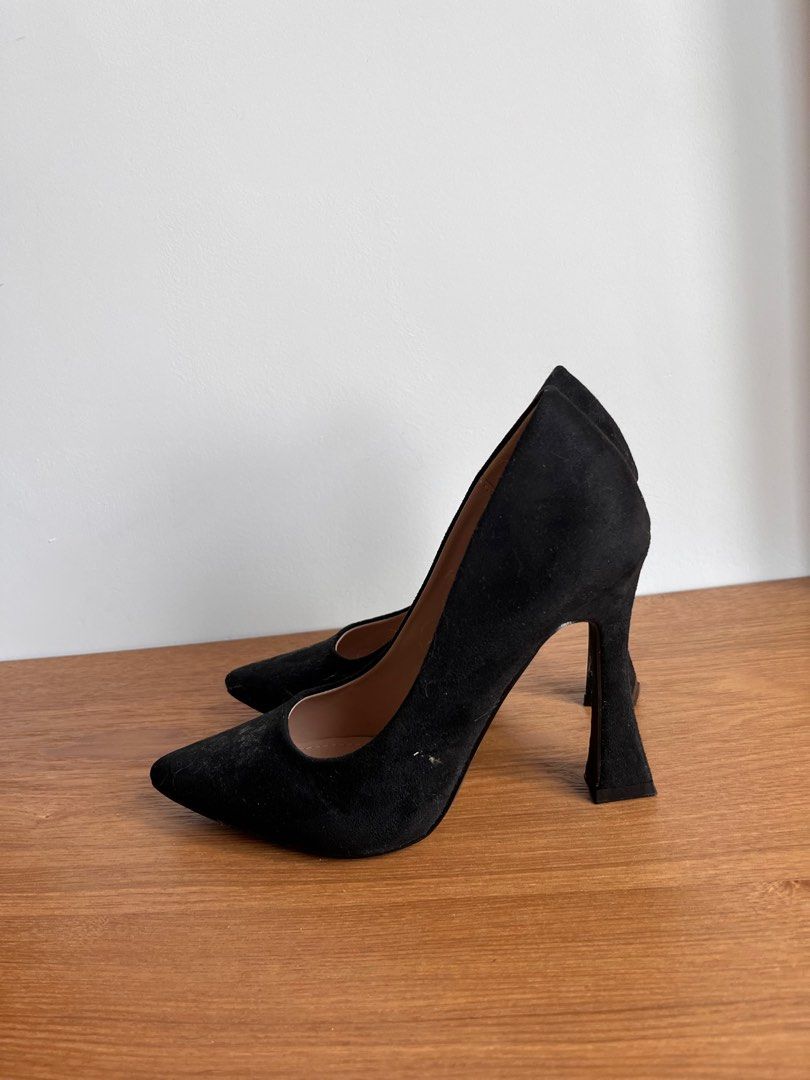 Black wide feet top heels
