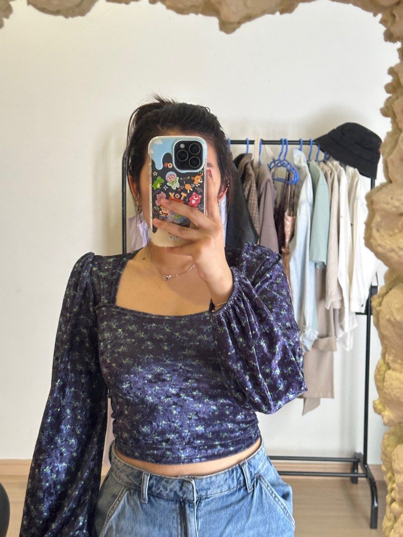 Cute going out crop top! Sequin with velvet material - Depop