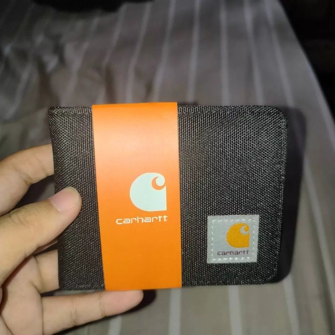 Carhartt Wallet/Card Holder (Category: Wallets & Card Holders) located in Manila. Submitted by mielliee (Listing ID 1249604589, Image 3). Description: Carhartt Wallet/Card Holder ONHAND 350 each + Sf FIXED PRICE Wallet information: Size: 9.5x11x1cm Weight: 0.075kg Material: Oxford cloth Color: Black/Khaki ⚠️ Authenticity is not stated to avoid misinformation. Discounted for bulk orders 10orders and up 300php each COD around Metro Manila ONLY Loc: