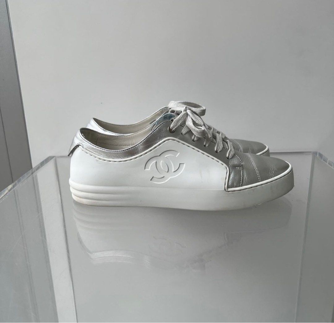 chanel slippers white