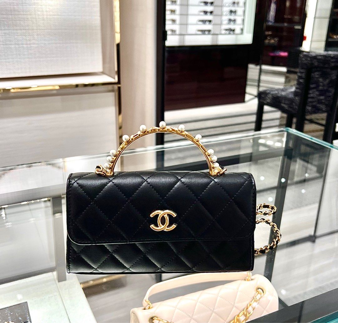 Chanel pearl handle bag deals