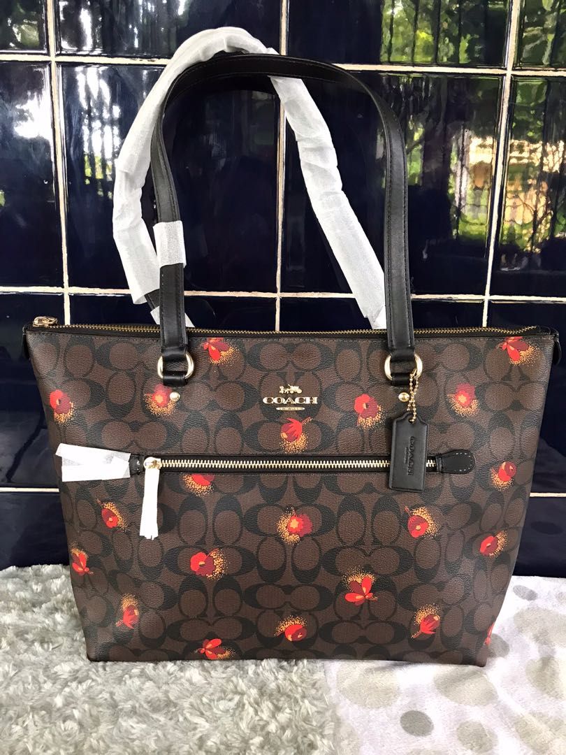 Gallery tote in signature outlet canvas with butterfly print