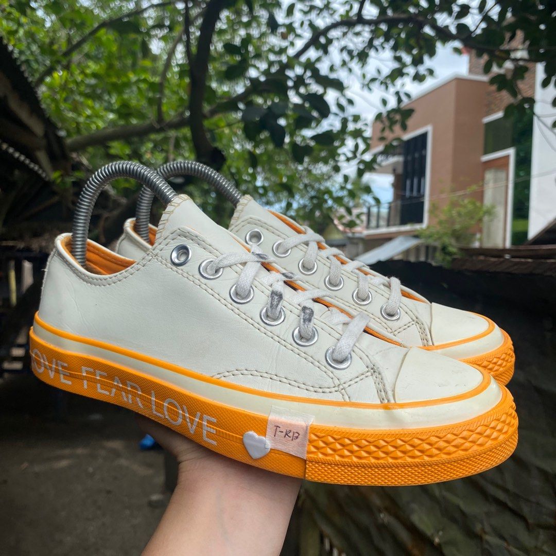 Chuck 70 love graphic low top hot sale