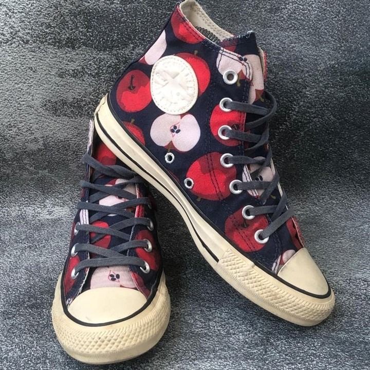 Converse apple print hotsell