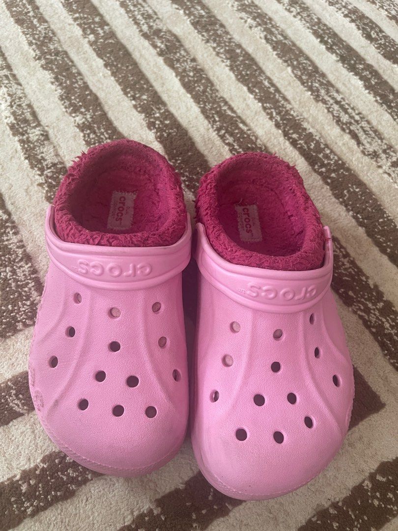 Dual comfort crocs with fur store