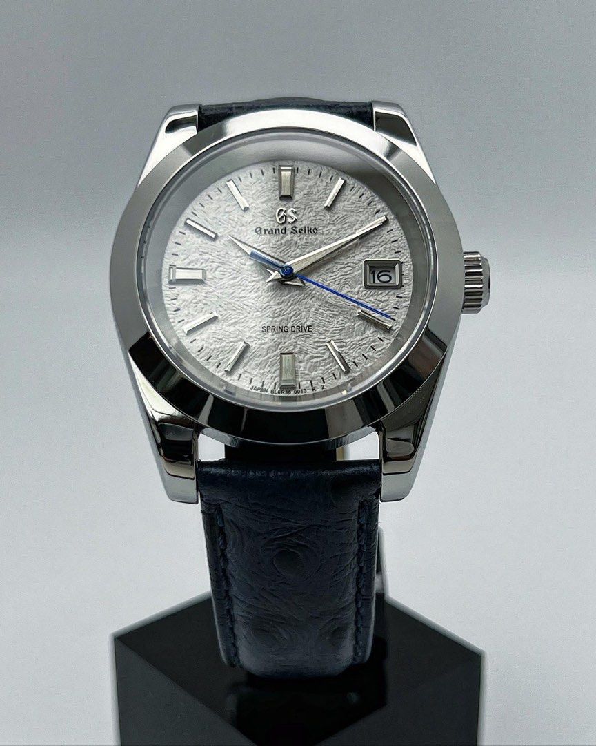 Custom Seiko Mod Snowflake dial with blue seconds hand in 39mm