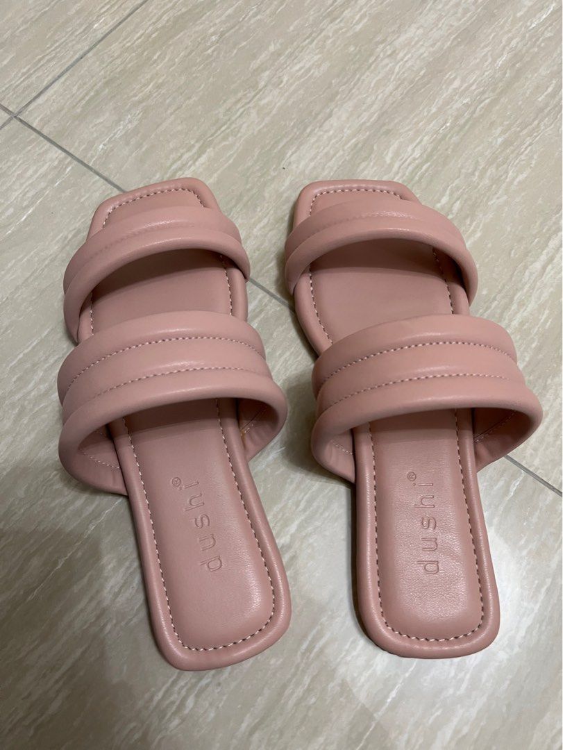 Cushioned slip store on sandals
