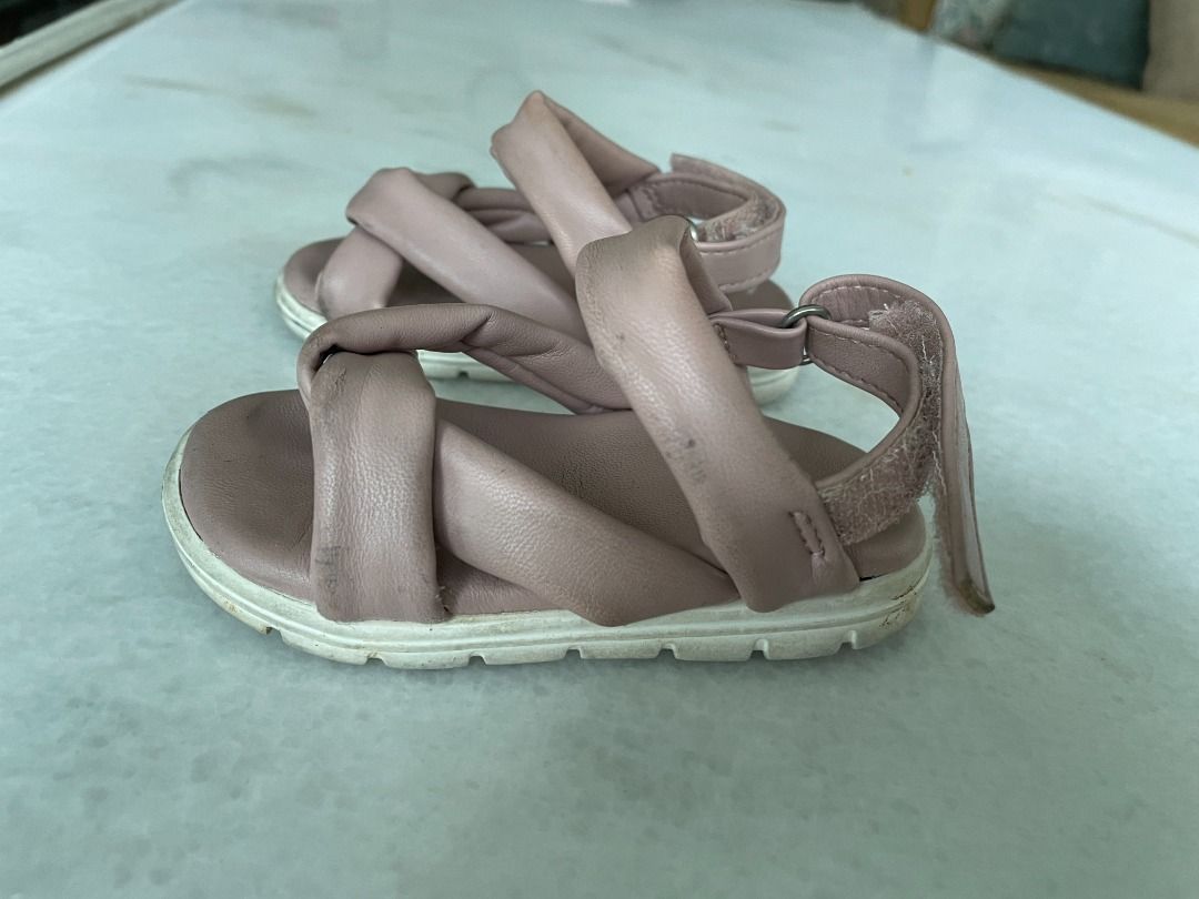 Girls flip clearance flops size 4
