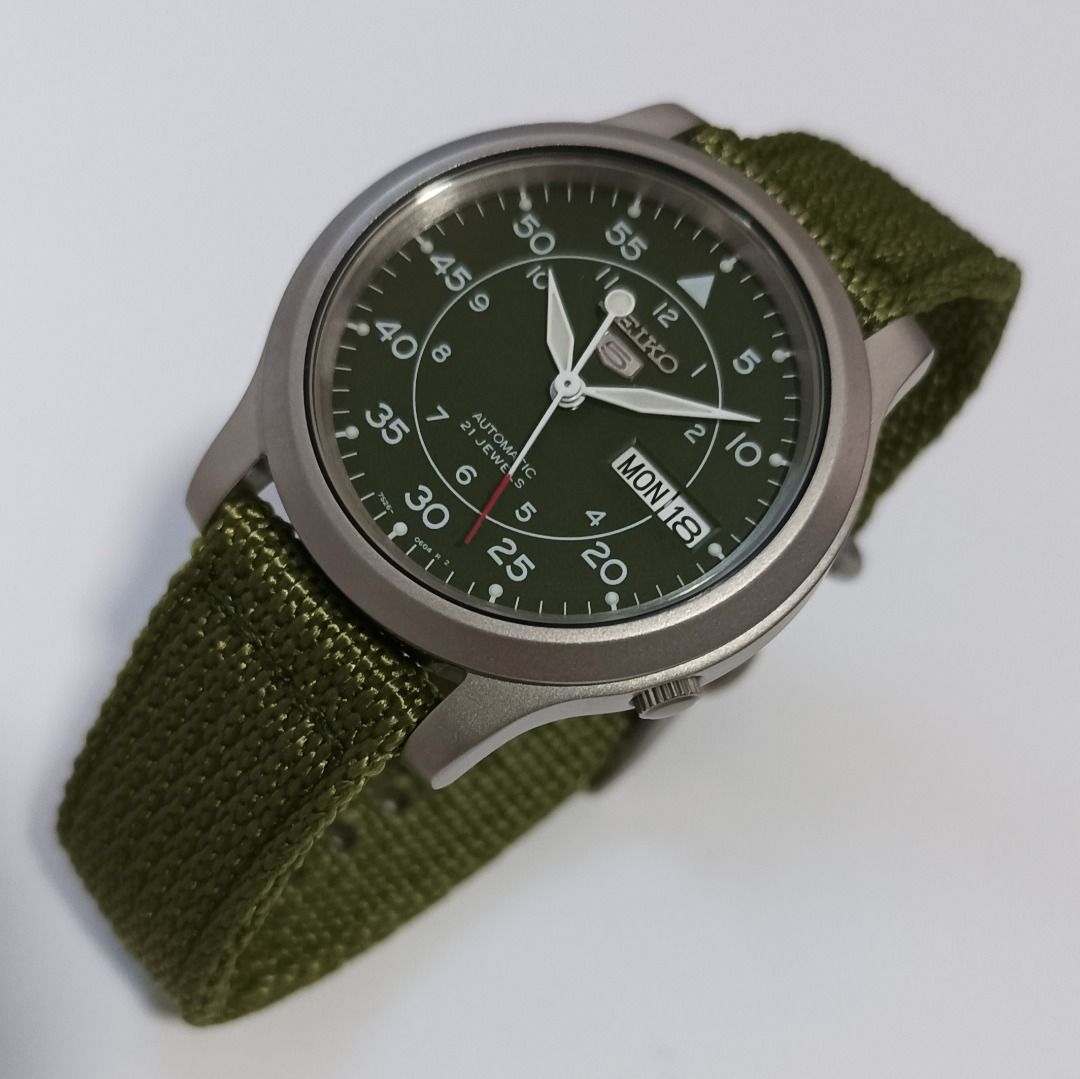 GRAB NOW Military Green Sporty Seiko 5 Automatic SNK805K2 Tough