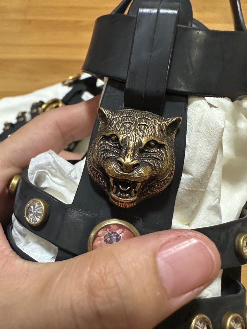 Gucci rubber deals sandal with crystals