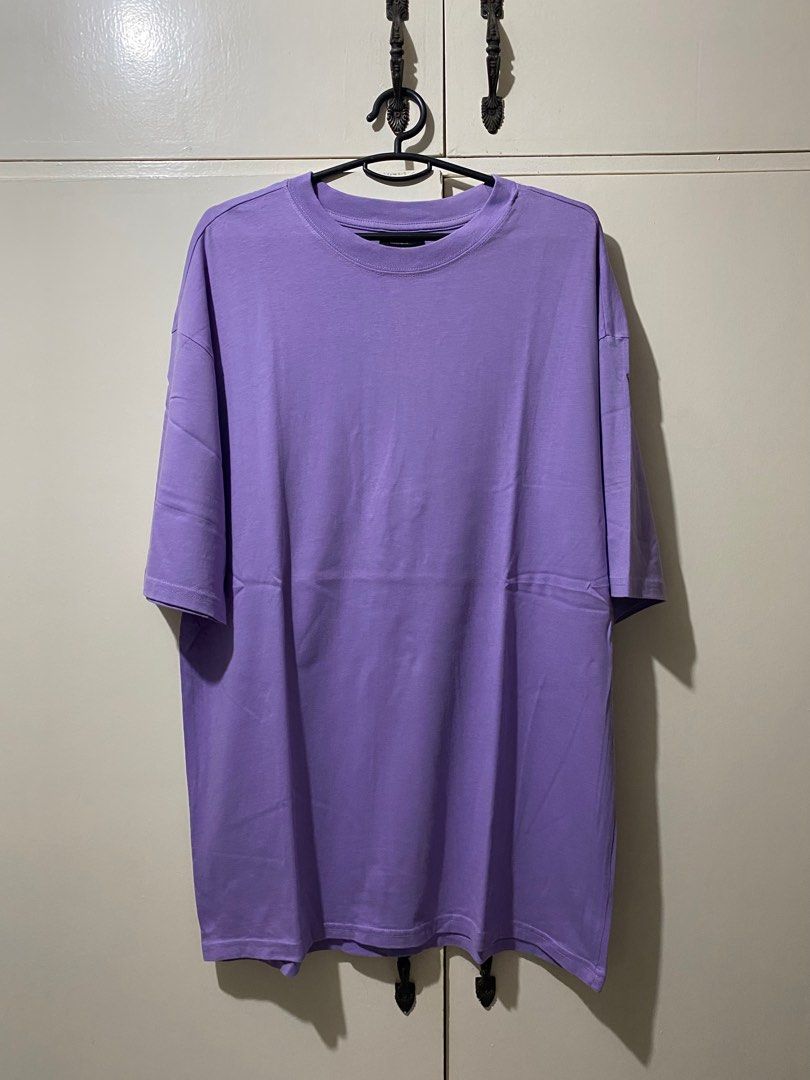 H&M Oversized Tshirt (Category: Tshirts & Polo Shirts ) located in Bacoor. Submitted by patrickluwis (Listing ID 1249588602, Image 1). Description: Oversized fit. Good as new. In very good condition. No issue. Listed as M but can fit L-XL frame too. Payment thru BPI, Metrobank, Gcash or Shopeepay + shipping fee c/o buyer for delivery thru J&T.