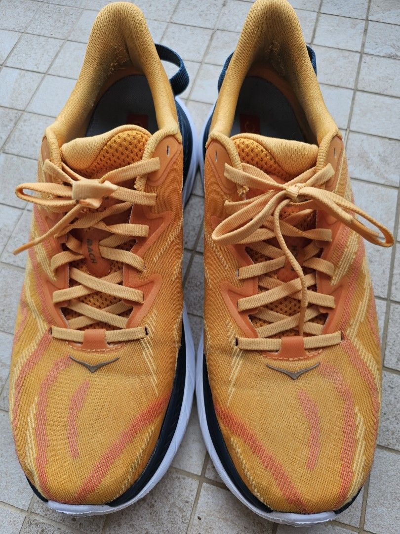 Hoka Men Mach Supersonic Running Shoes US 10.5D, Men's Fashion