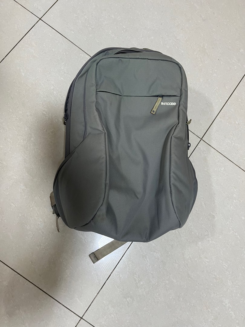 Incase Backpack, Men's Fashion, Bags, Backpacks on Carousell