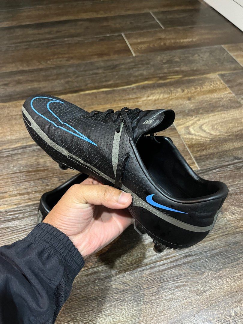Kasut bola nike phantom