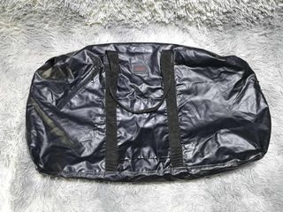 Latres Black Detachable Strap Duffel Bag