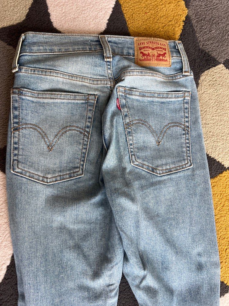 LEVI S ripped jeans size 24 Women s Fashion Bottoms Jeans