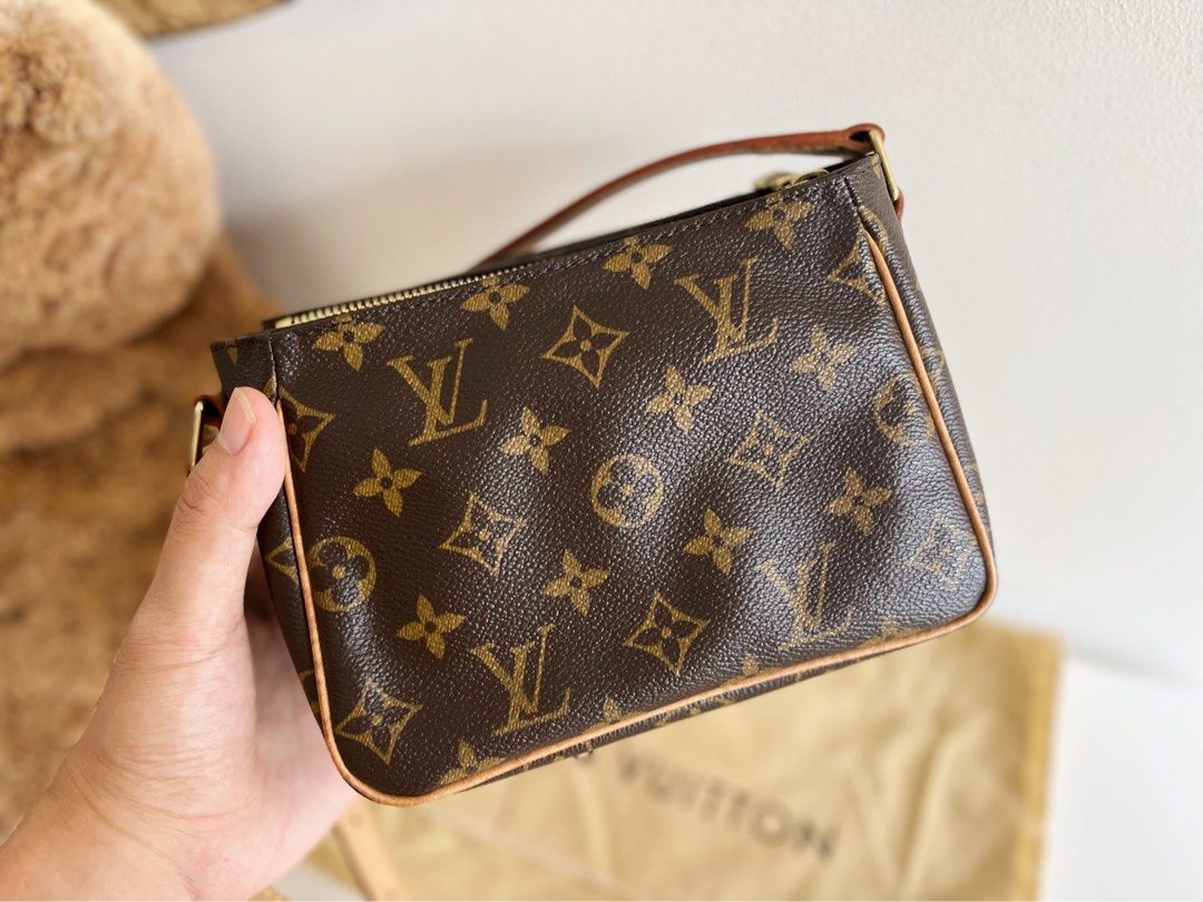 Louis Vuitton Blois Sling Bag Wear and Tear Review and What Fits Inside 