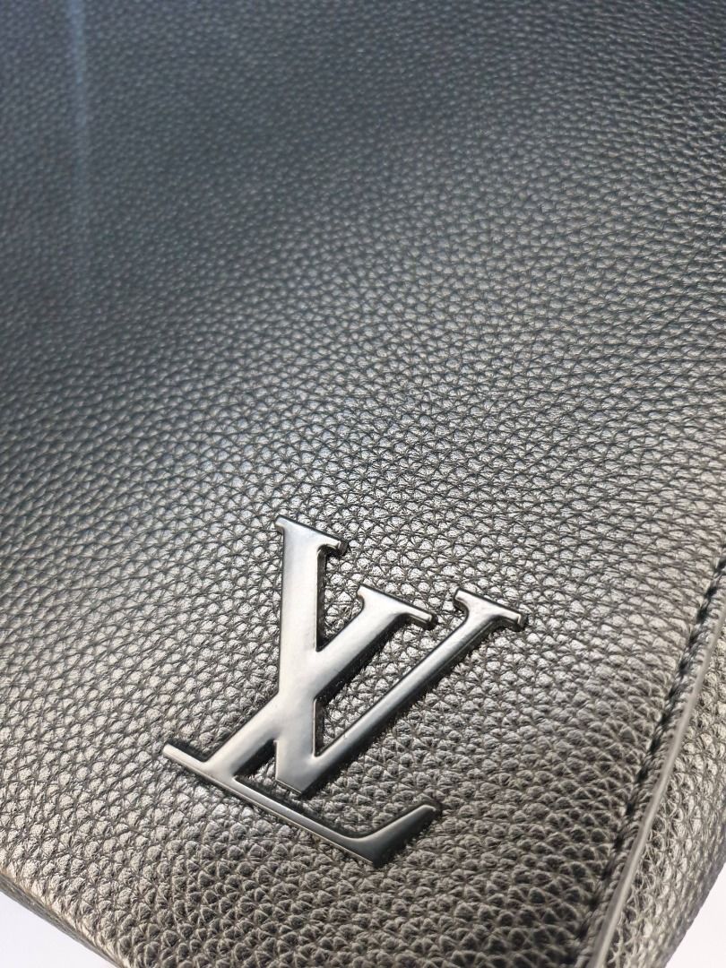 Louis Vuitton Takeoff Messenger Noir M57080 Grain Leather