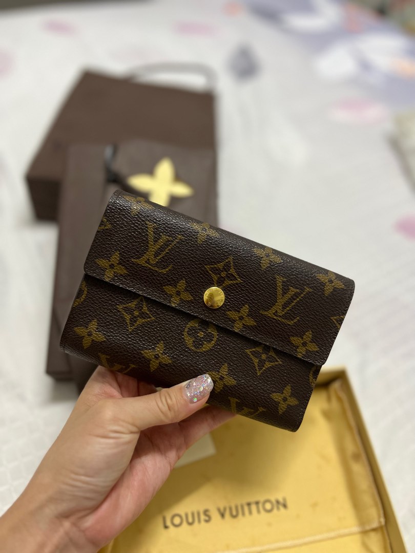 Louis Vuitton Monogram Canvas Astrid Wallet, Women's Fashion, Bags &  Wallets, Wallets & Card holders on Carousell
