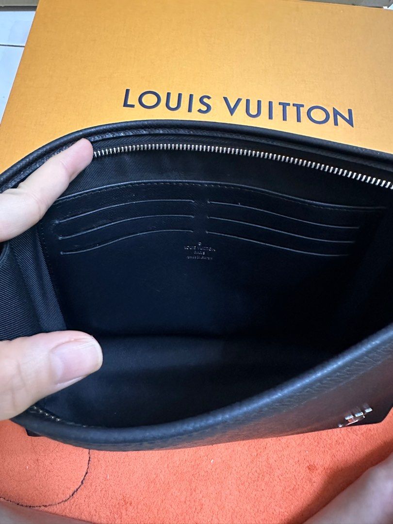 Shop Louis Vuitton DAMIER GRAPHITE Pochette voyage (N60444) by Leeway