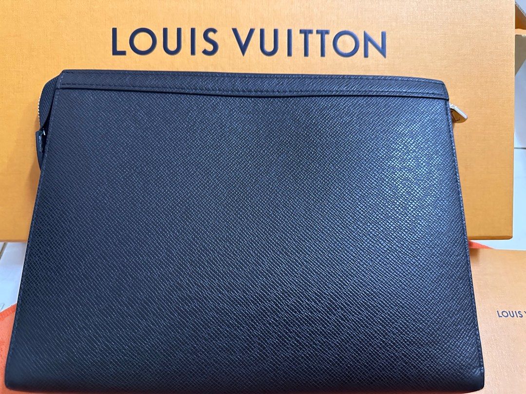 Louis Vuitton Lv M30450 Pochette Voyage Taiga Noir Black Leather