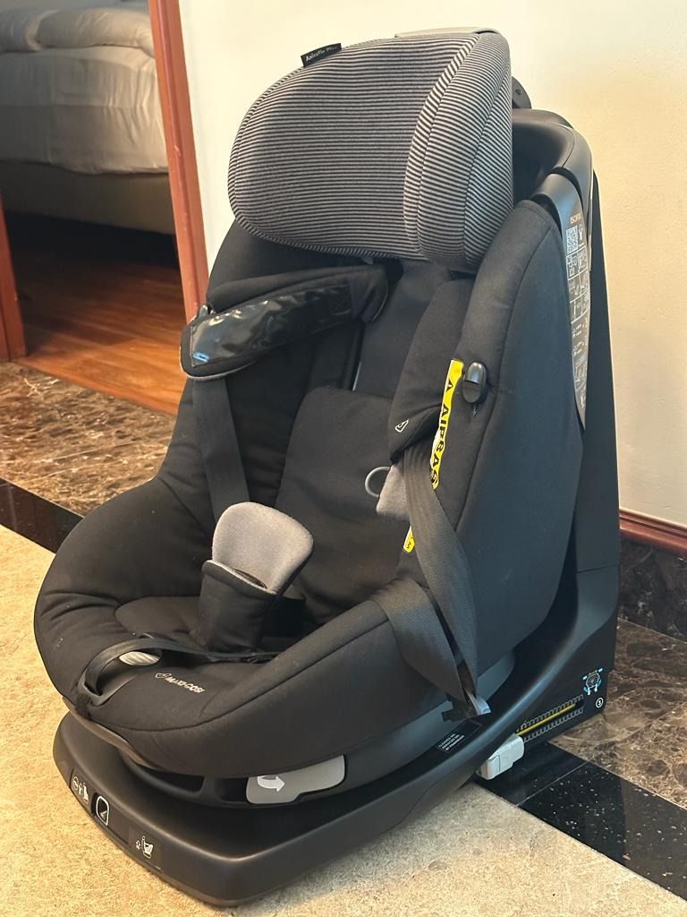 Maxi Cosi AxissFix Plus Car Seat in almost new condition Babies