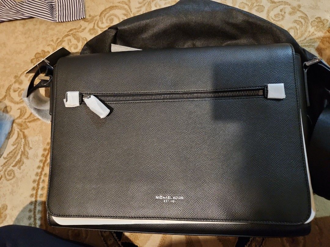 Michael kors on sale harrison messenger bag