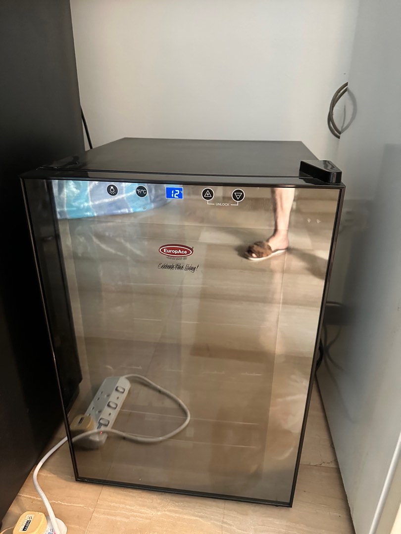 Mini wine fridge, TV & Home Appliances, Other Home Appliances on Carousell