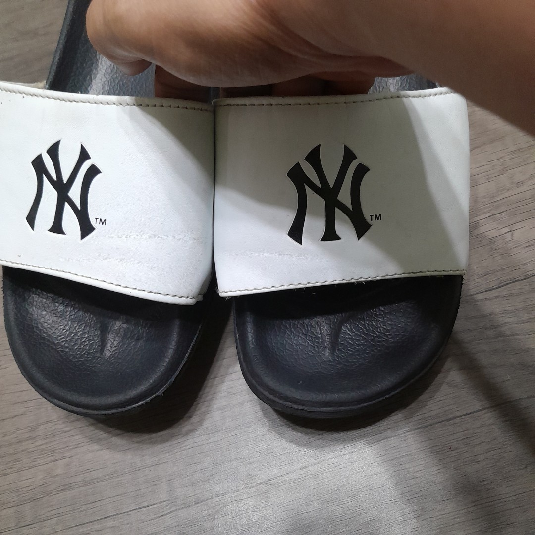 New York Yankees slide, Men's Fashion, Footwear, Slippers & Slides on  Carousell