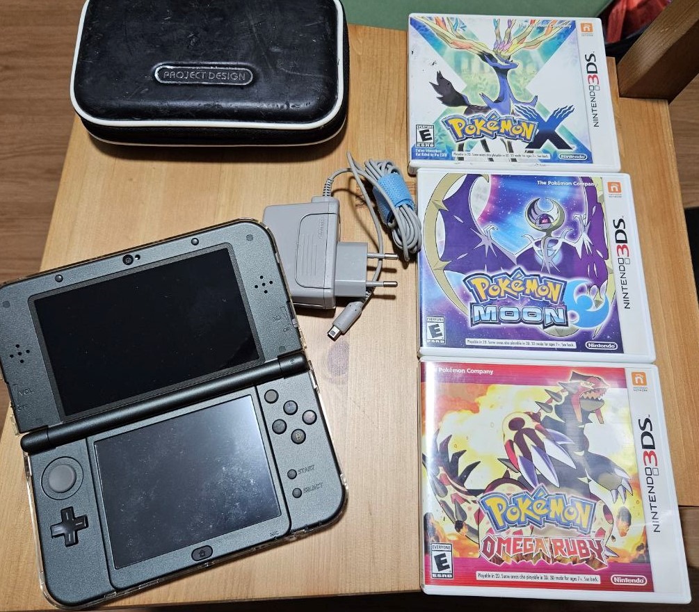 Modded New Nintendo 3Ds with games and carry pouch, Video Gaming, Video