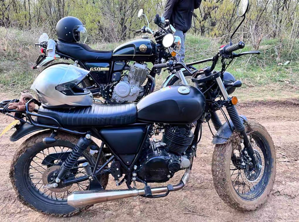 Mutt Motor top box rack, Motorcycles, Motorcycle Accessories on Carousell