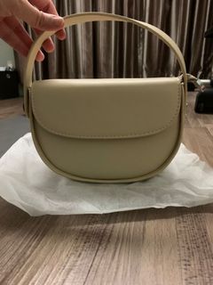 (Category: ) located in . Submitted by sisters_closet (Listing ID 1249577283, Image 1). Description: .