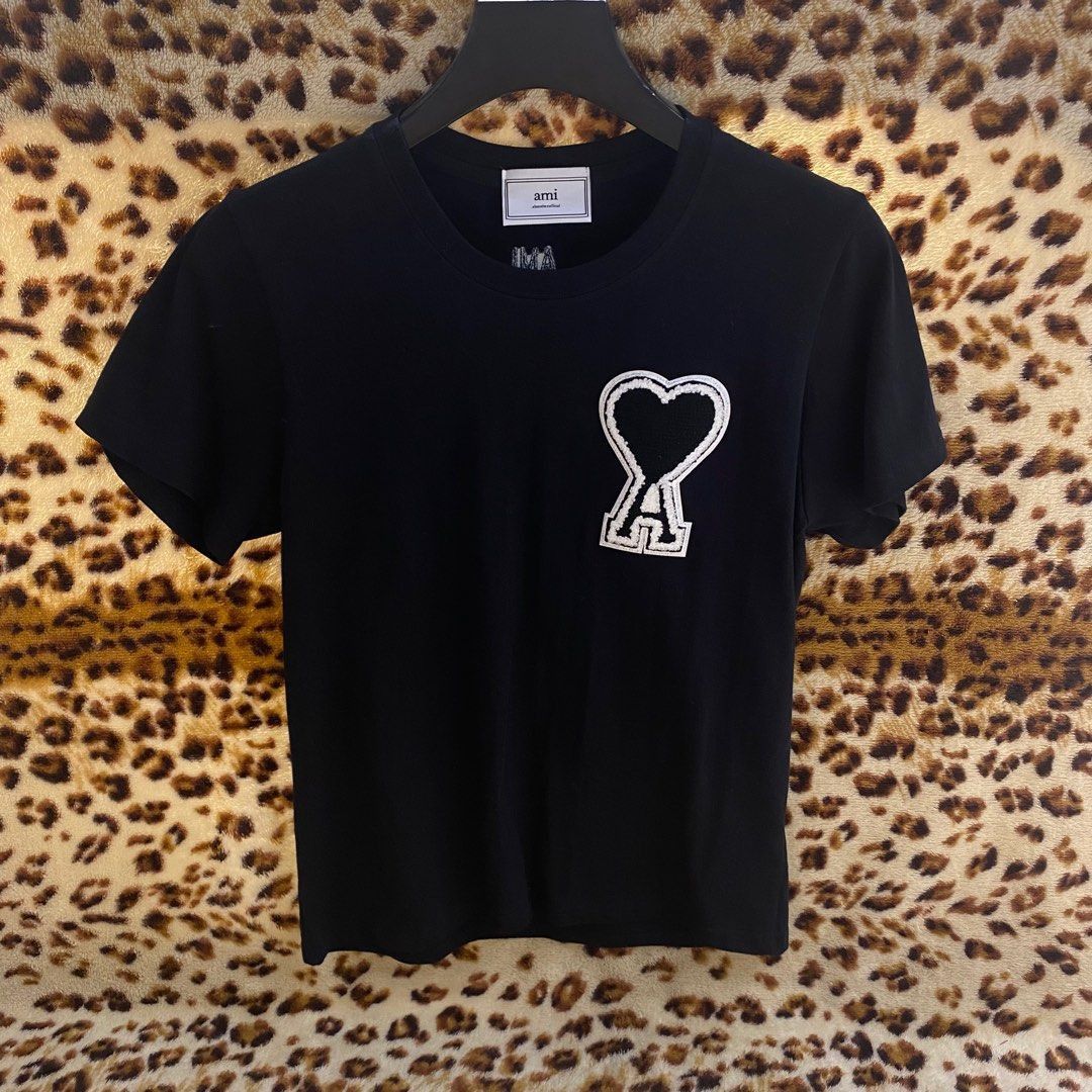 ☆韓国の人気☆【AMI】☆SHIRT WITH LOGO EMBROIDER.Y☆正規品☆ ami(アミ) ハートロゴ刺しゅうTシャツE22UTS002 E22UTS002