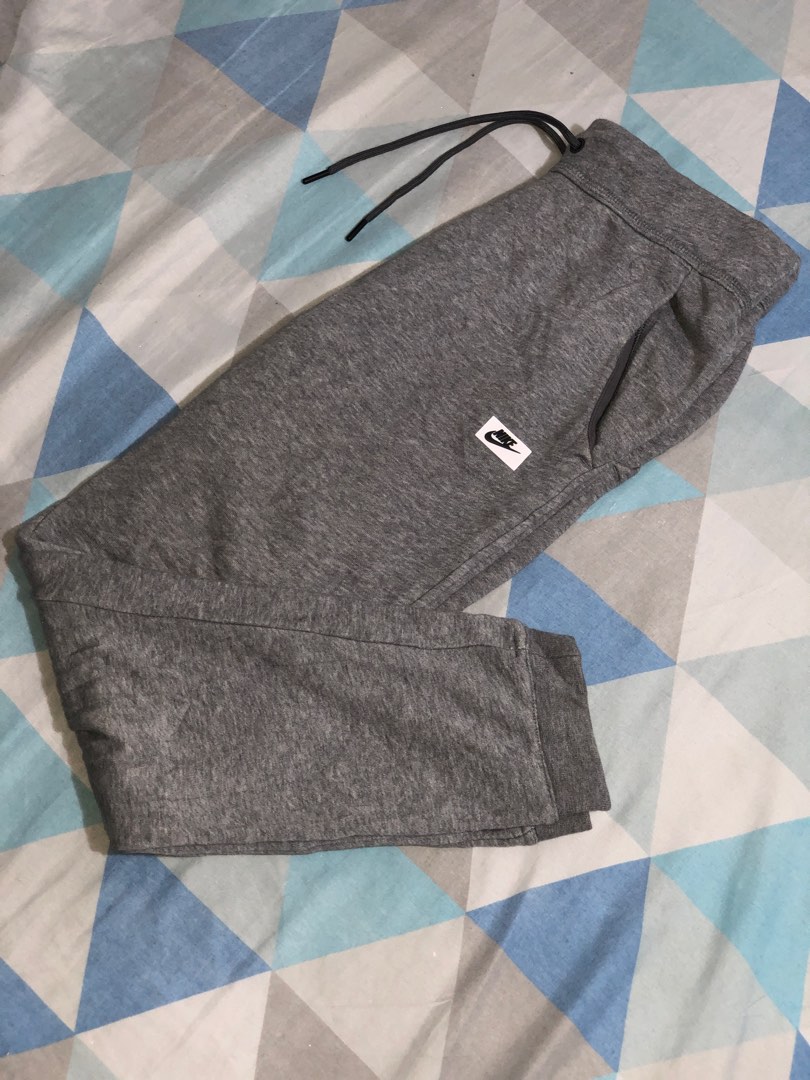 Nike box logo joggers online