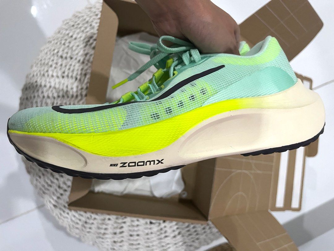 zoomfly shoes