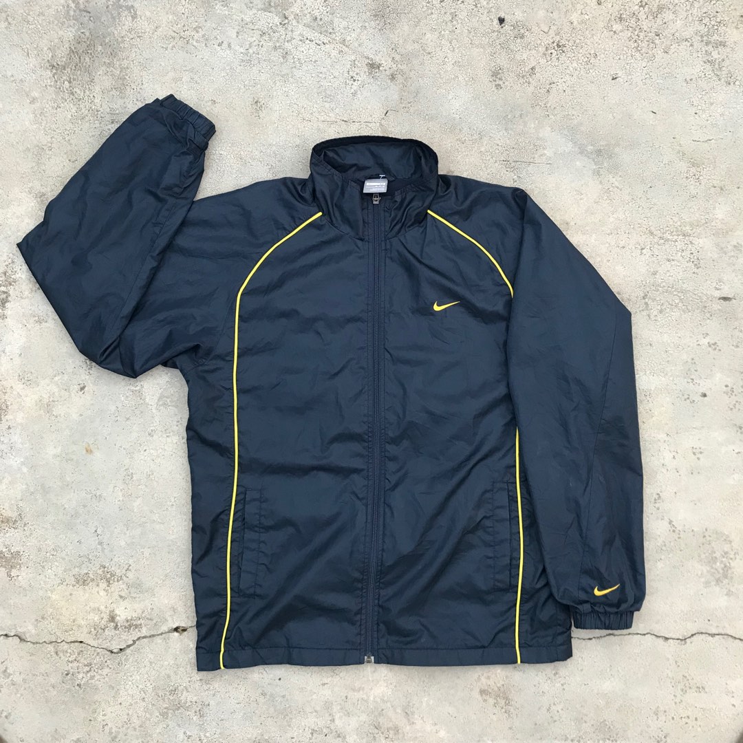 Nike Swoosh Windbreaker, Men's Fashion, Activewear on Carousell