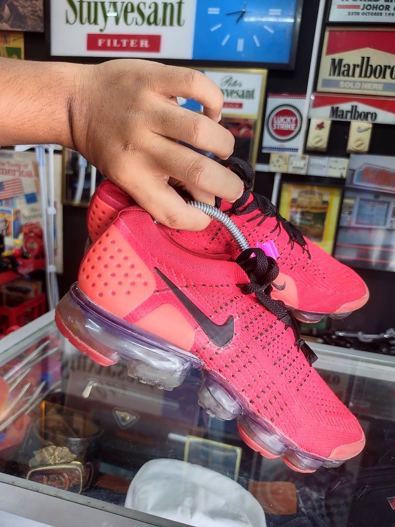 Nike vapormax store red orbit