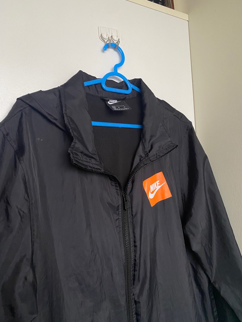 All black on sale nike windbreaker