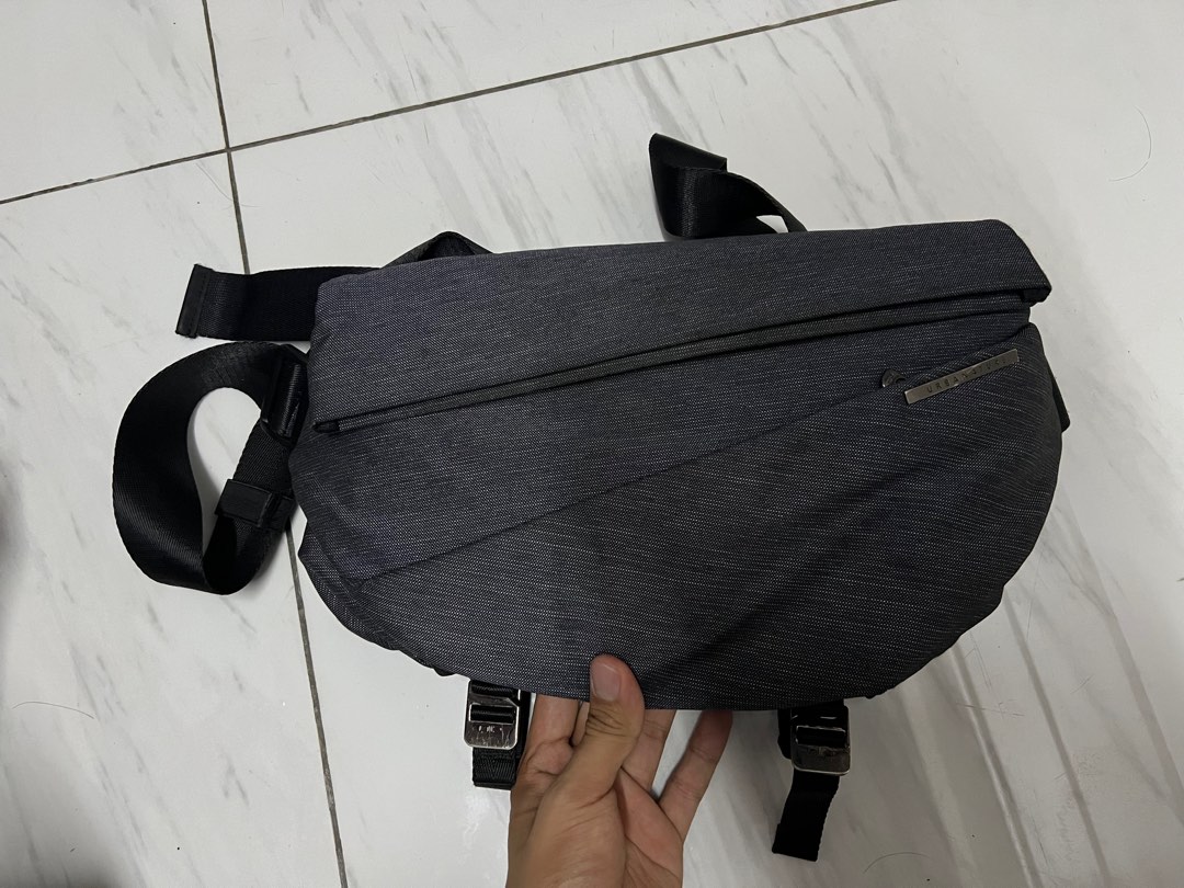 ORIGINAL NIID Urbanature R1 Radiant Urban Sling Bag, Men's Fashion