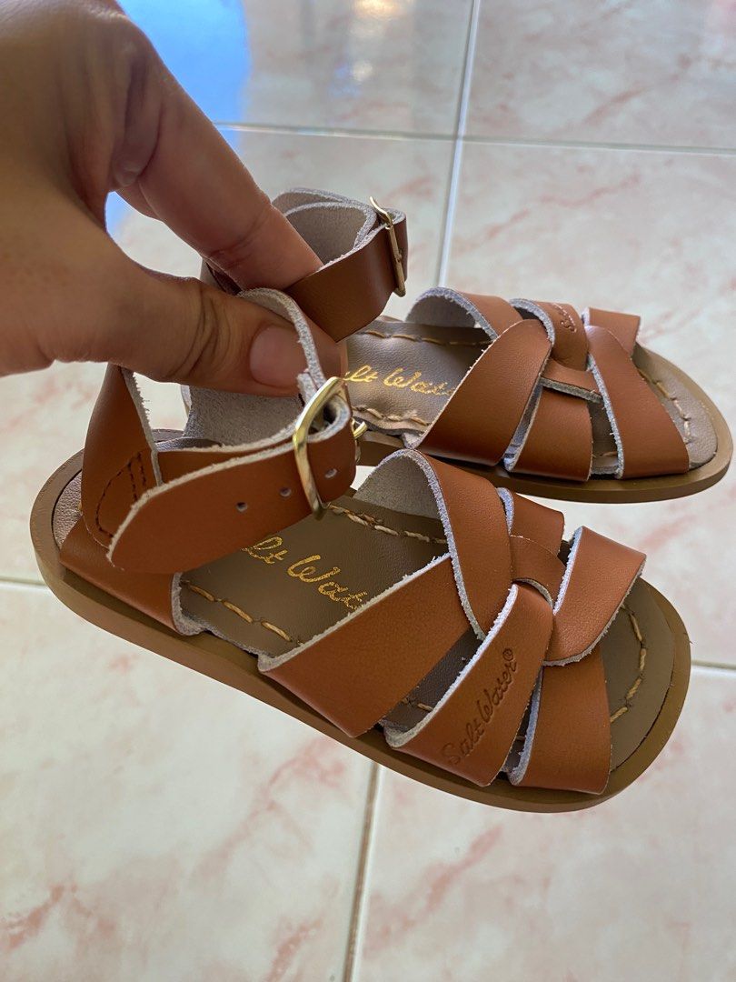 Saltwater sandals deals size 5