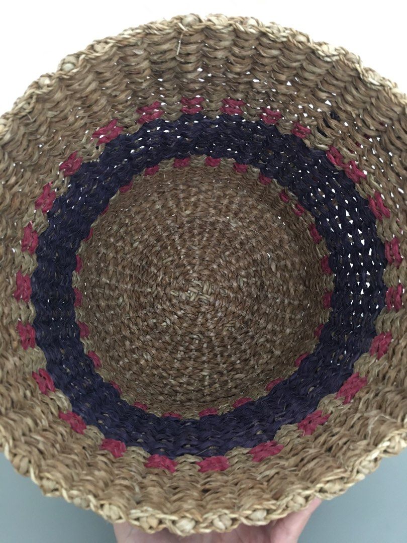 Seagrass/ abaca planter basket (Category: Storage Boxes & Baskets) located in Bacoor. Submitted by sherryl17 (Listing ID 1249539593, Image 2). Description: Diameter-10” Height-11.5”.
