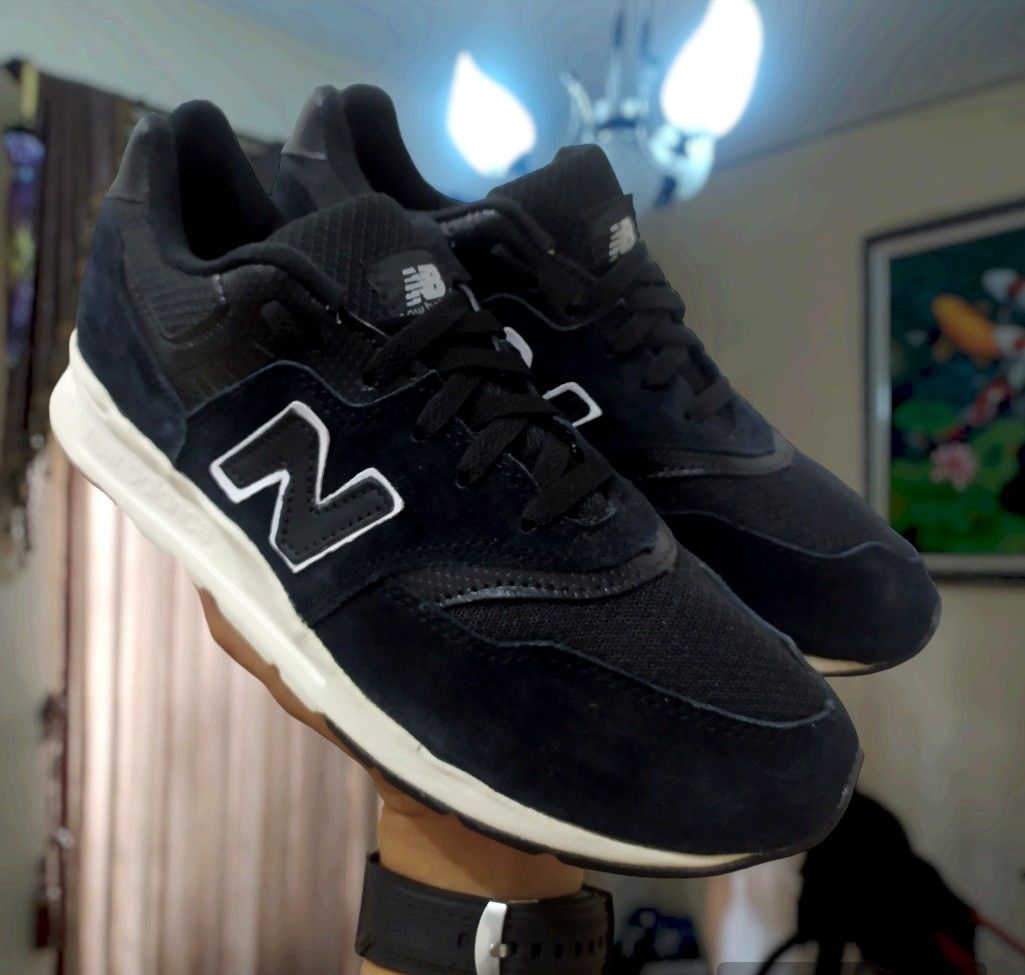 Sepatu New Balance Basic Black Fesyen Pria Sepatu Sneakers di