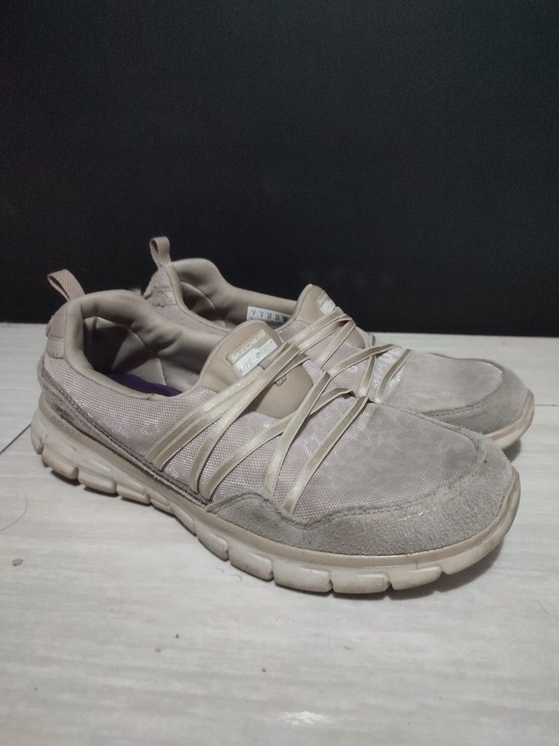SKECHERS LIGHT WEIGHT SHOES Women s Fashion Footwear Sneakers
